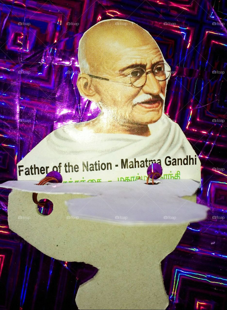 the famous face book of FATHER OF INDIA,  MAHATMA GANDHI 
   it's the first book entire the worldwide on him and no one like this in the world till now.
   if you want earn money with it you should download it's first photograph at the first sight .