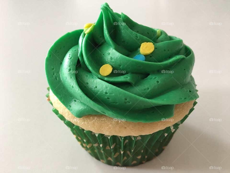 White Cupcakes with Green Buttercream Frosting 