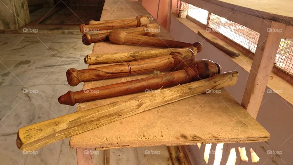 Wooden aperetus in at ample