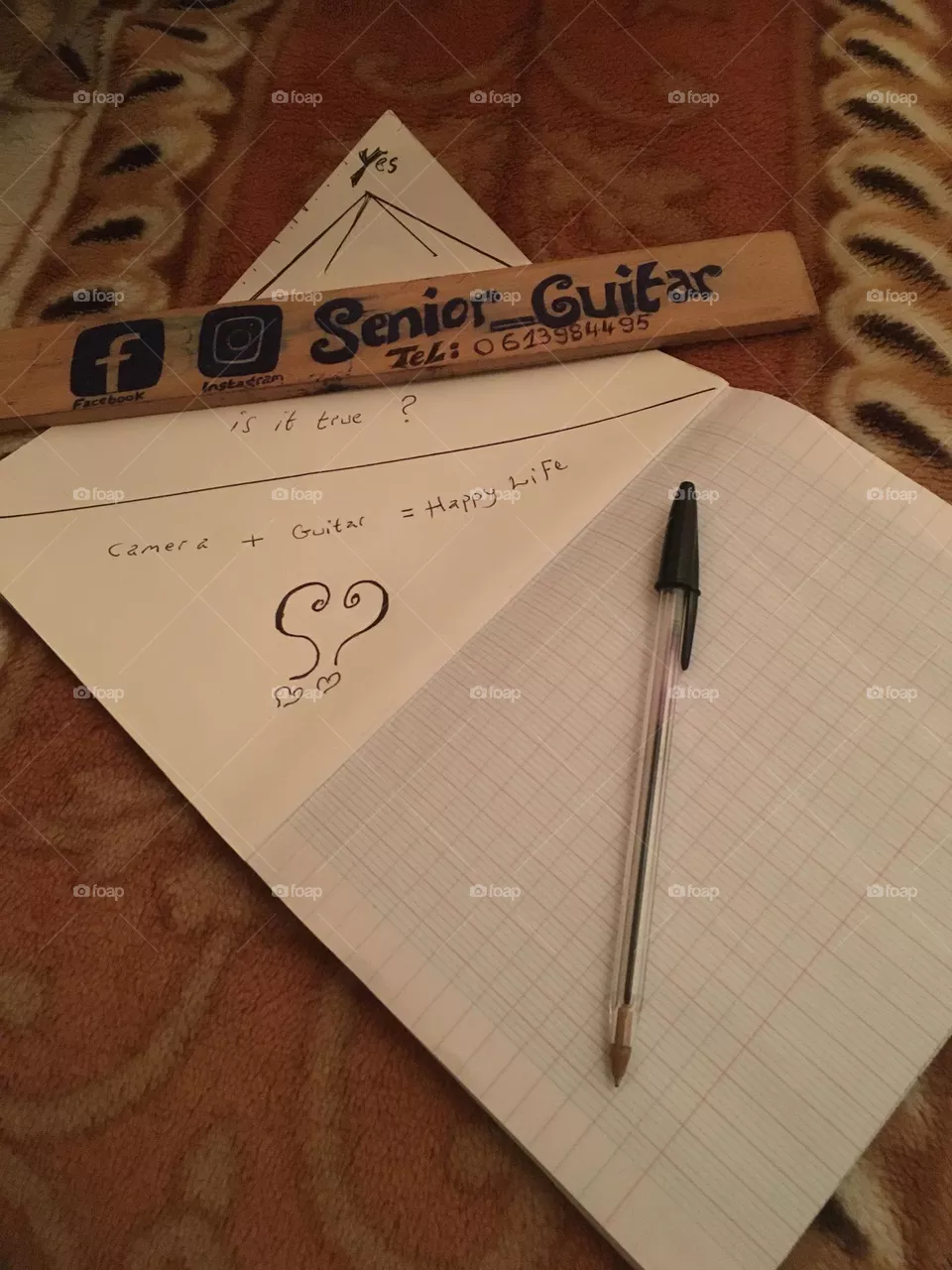 Instagram Facebook 