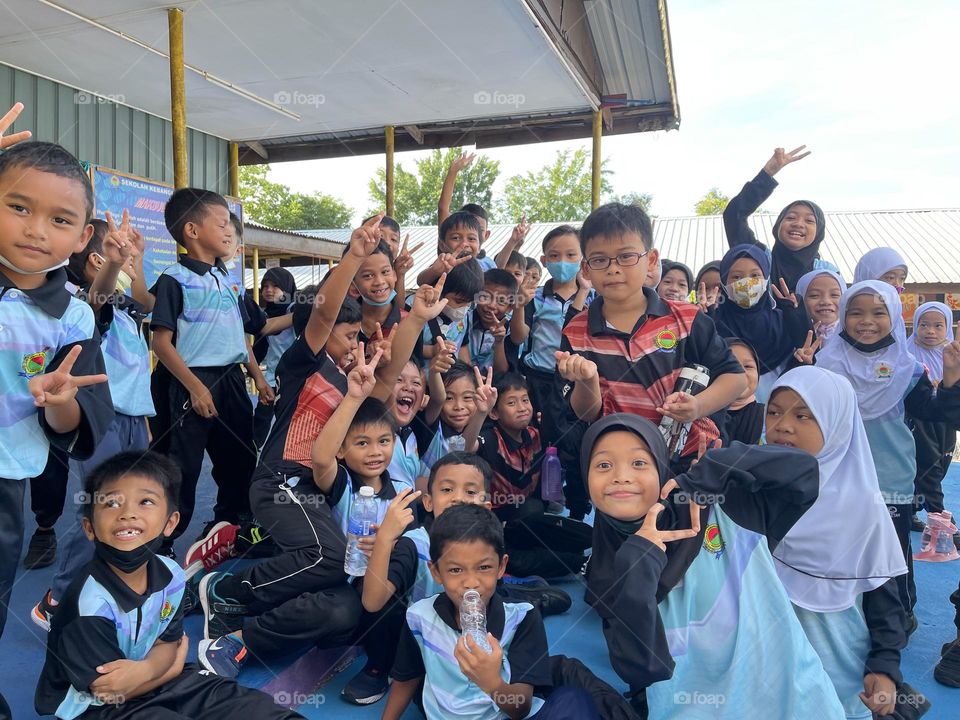 Pupils were happy in the school participate in sport day 