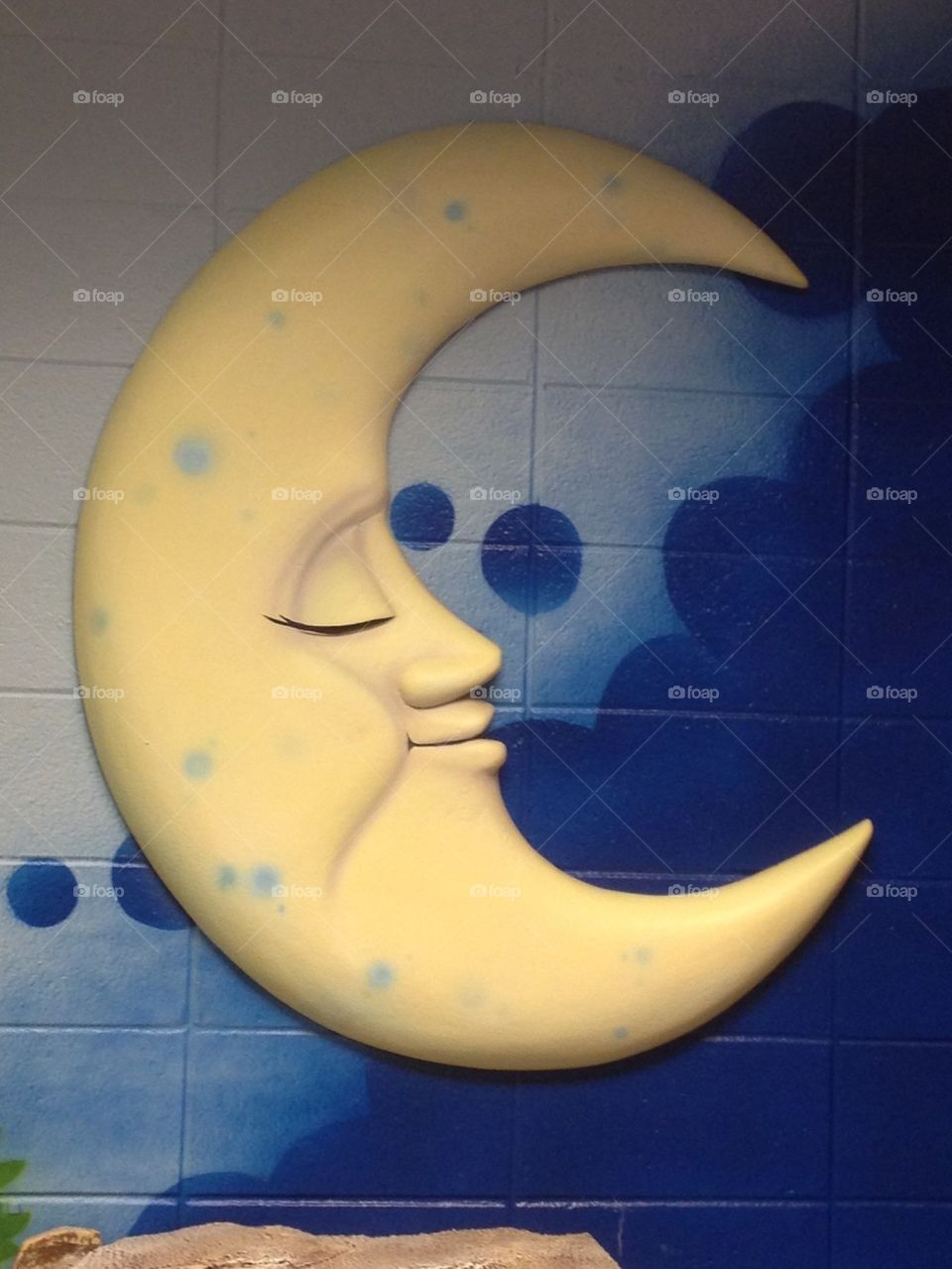 Sleepy moon 