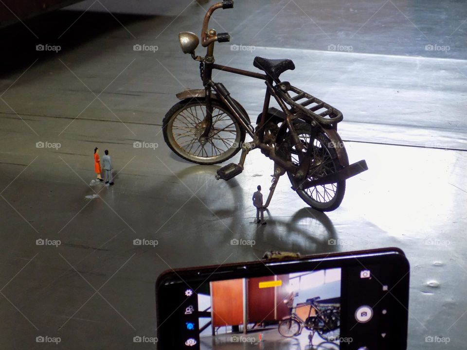 An object of taking photo stories about old bicycle toys and puppets, very similar to the world of liliput