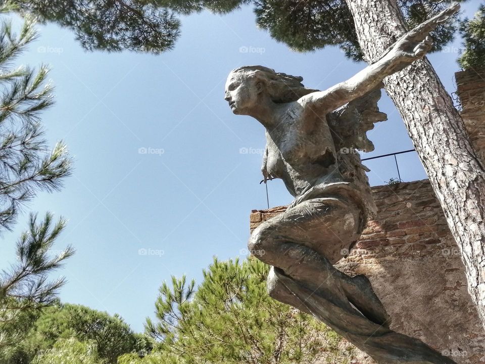 Statue "La Victoire", at Bormes-les-Mimosas