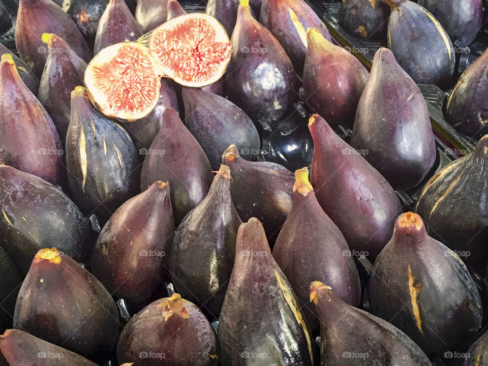 Farmer market fruits fresh figs