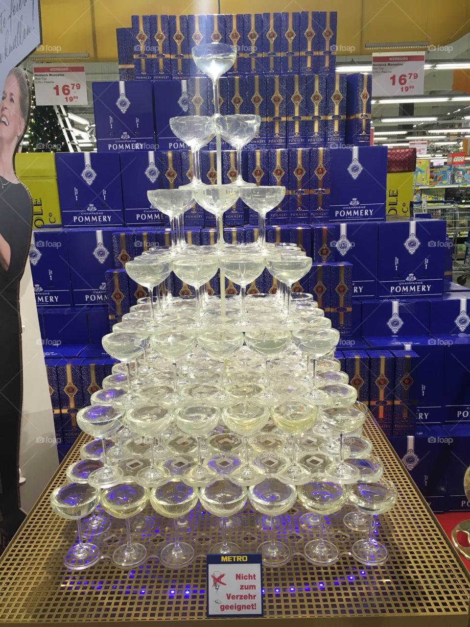  Champagne tower
