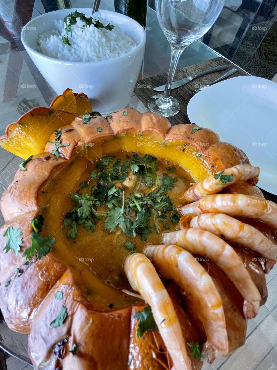 O delicioso camarão na moranga 