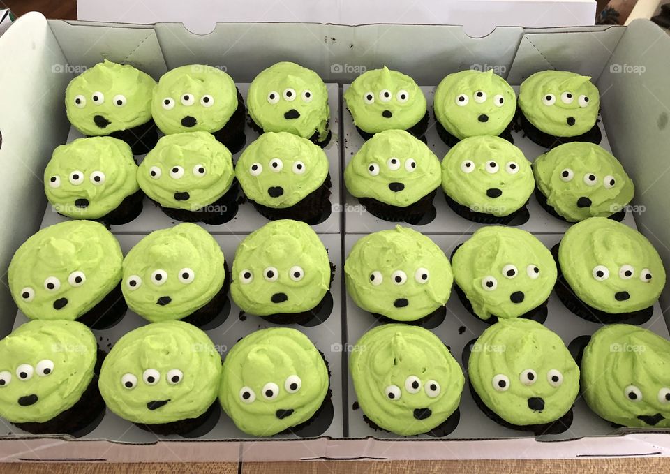 Alien cupcakes 