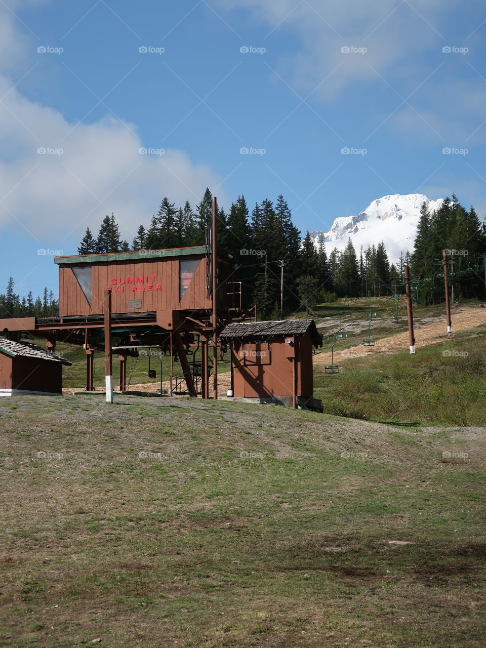 The magnificent Mt. Hood in Oregon’s Cascade Mountain Range covered in fresh springtime snow on a beautiful sunny day. 