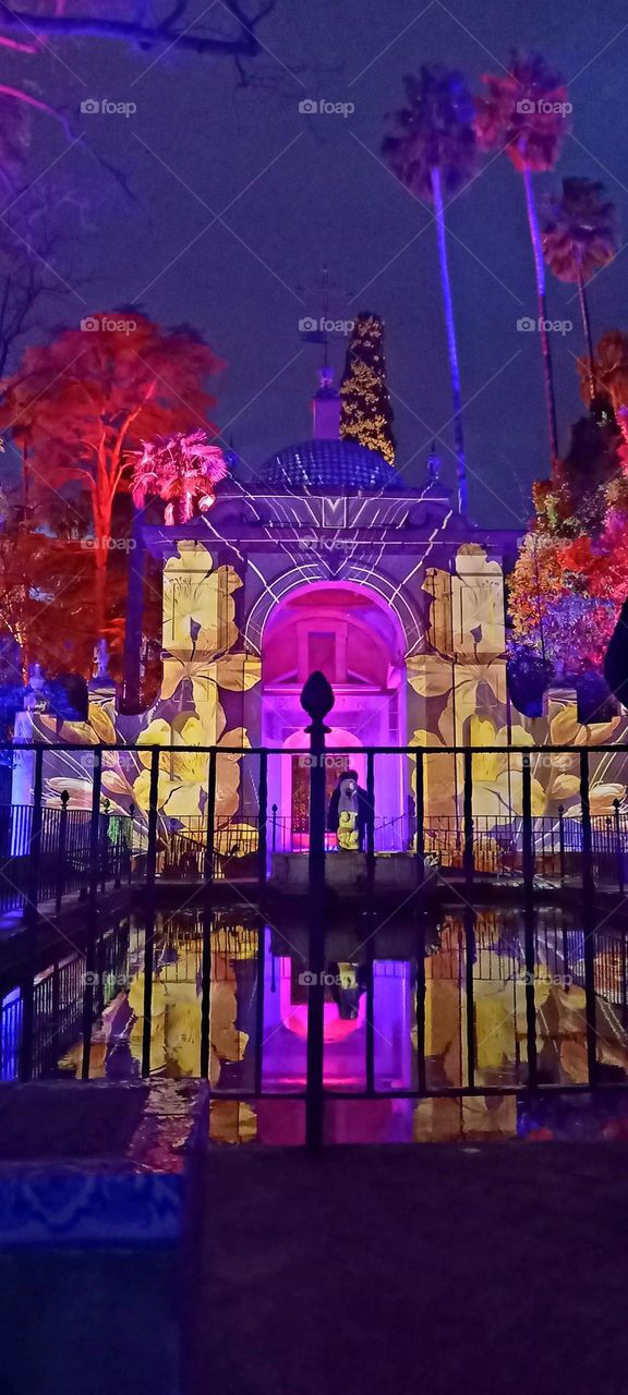 Arco colorido de luces