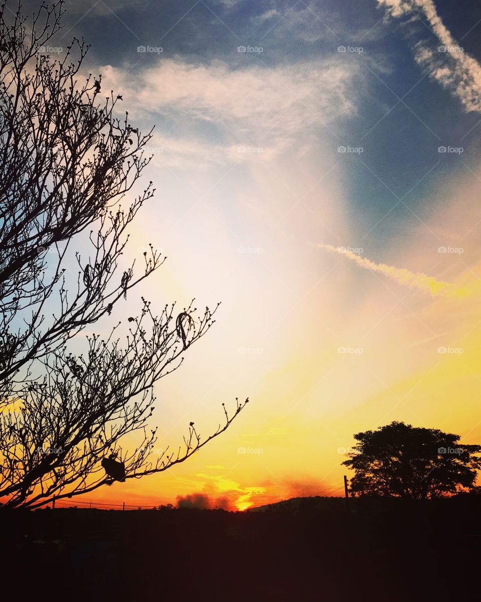 🌄#Entardecer que nos traz motivação!
Como não se inspirar com a beleza da #natureza?
📸 
#fotografia #sol #sun #sky #céu #nature #horizonte #paisagem #landscape #inspiração #mobgrafia #XôStress #FotografiaÉNossoHobby