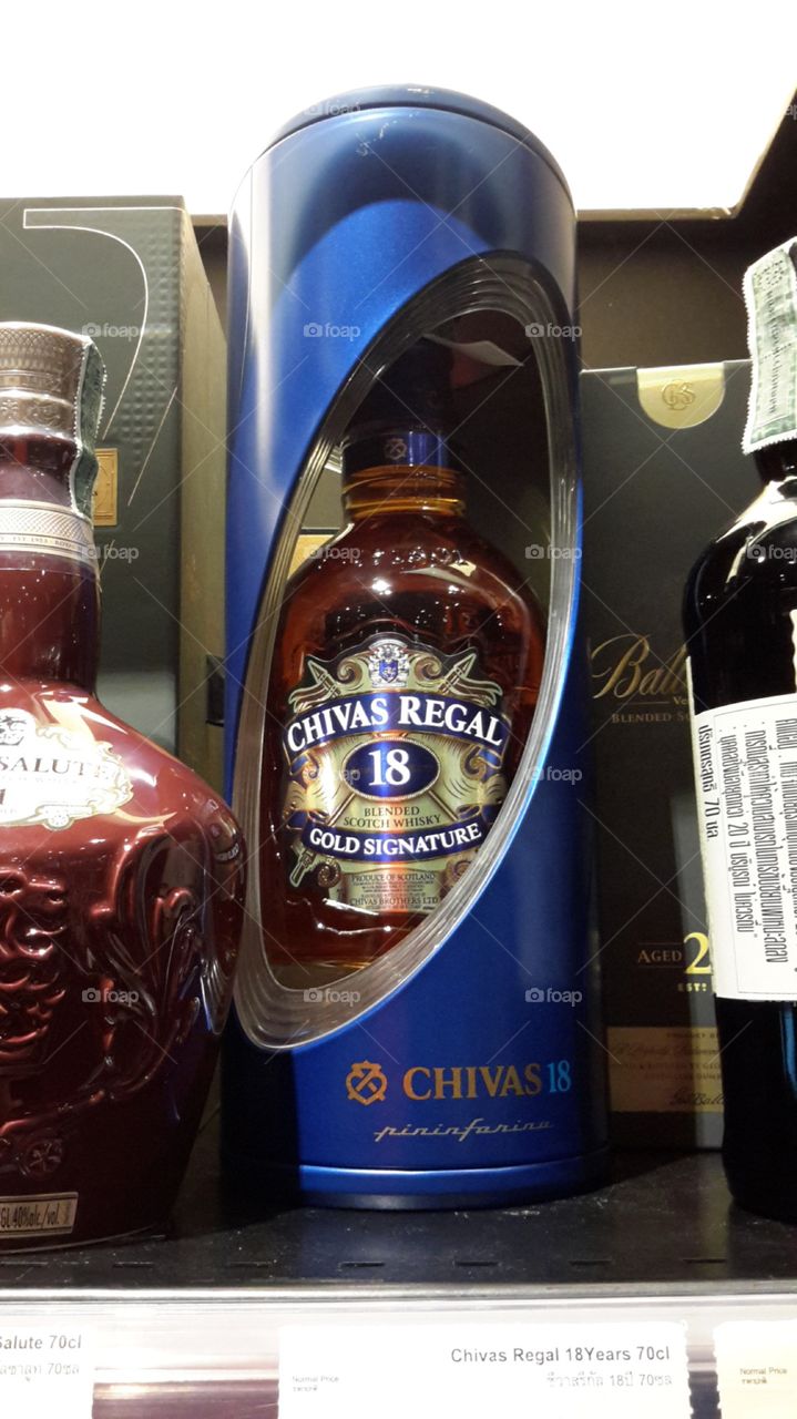 CHIVAS REGAL , the whiskey I want to drink but this one is a special edition and the price is truly high . 🍾🥃 