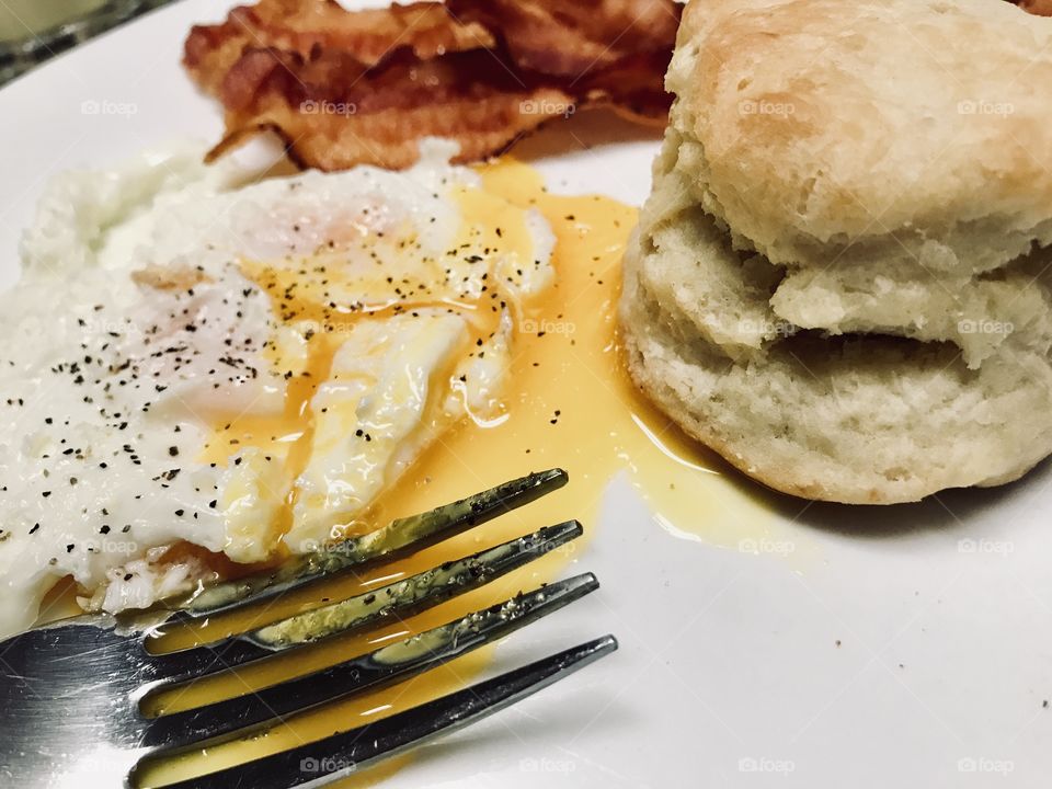Fried egg bacon biscuit 