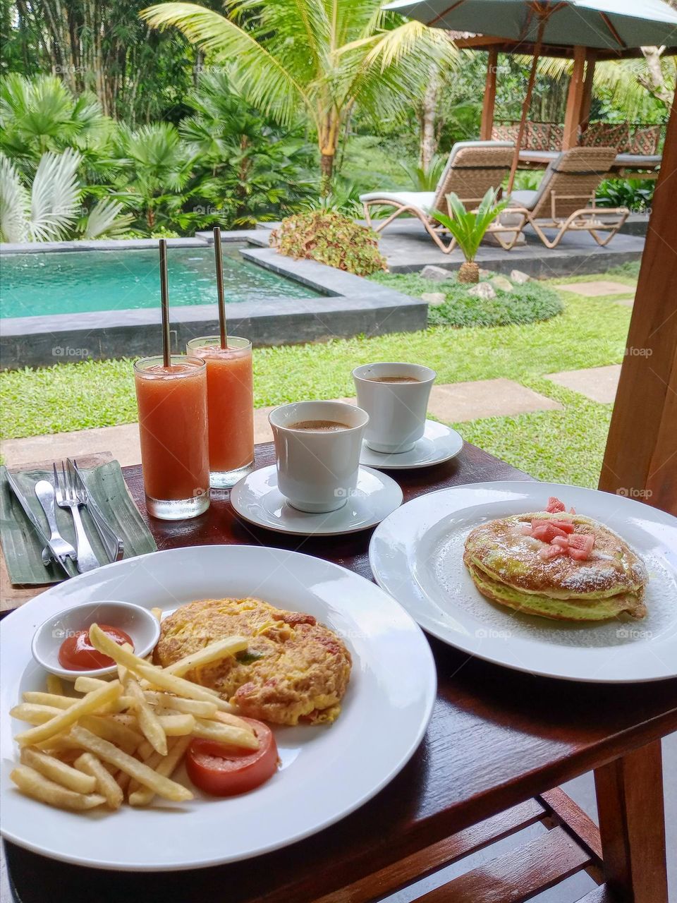 breakfast in front of pool