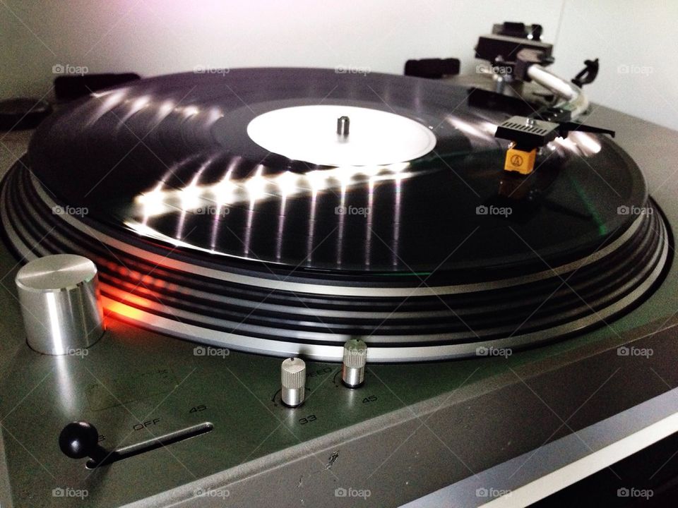 Vinyl Turntable