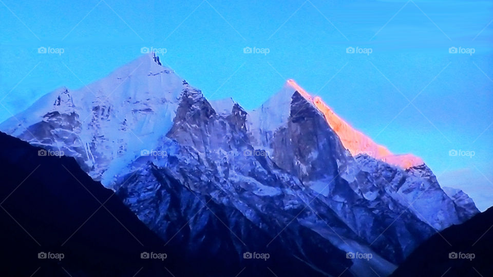 himalaya : the highest peak in the world