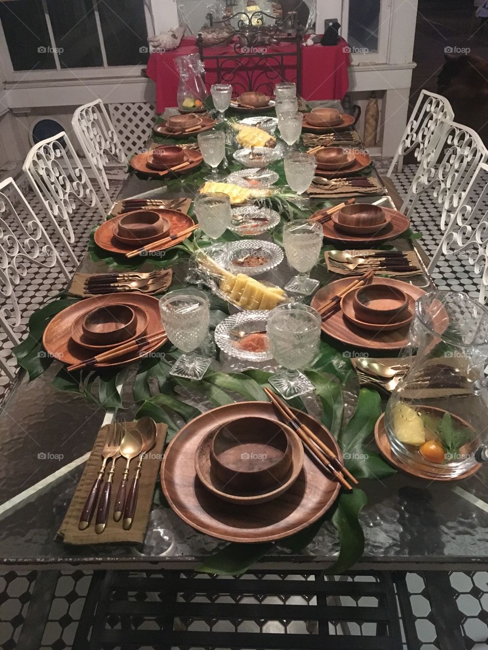 Table setting for poi supper