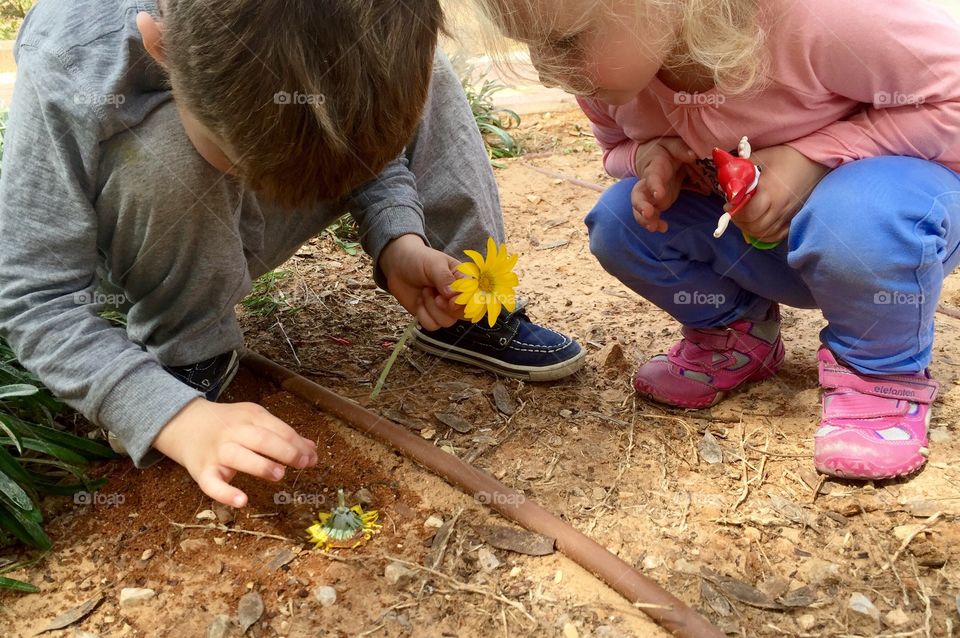 Kids gardening 