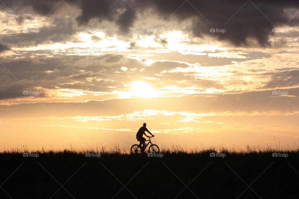 Sunset cyclist silhouette 
