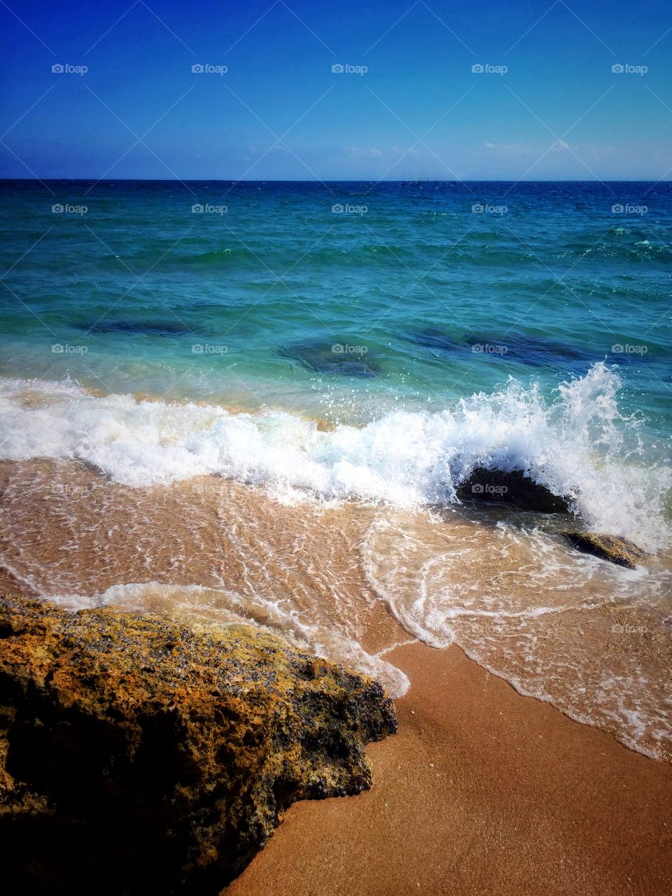 Tide splashing against rocks 