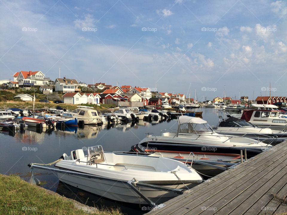 Beautiful Fotö. Summer is always amazing in this little island! Lots of boats from many places and tourists are here