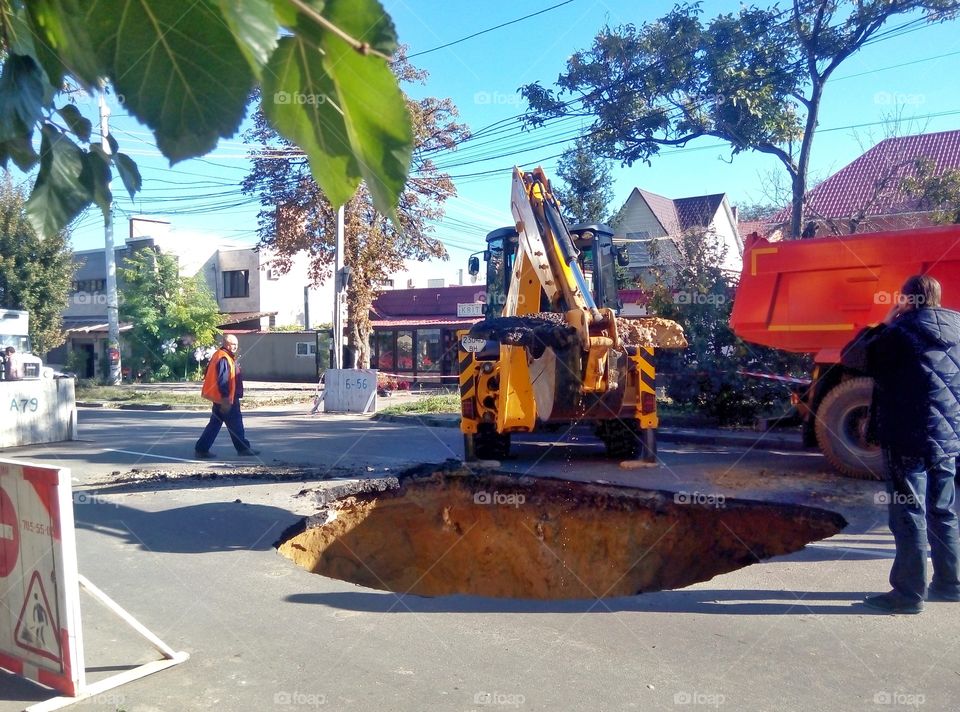 failed asphalt excavator repair work провал асфальта экскаватор ремонтные работы