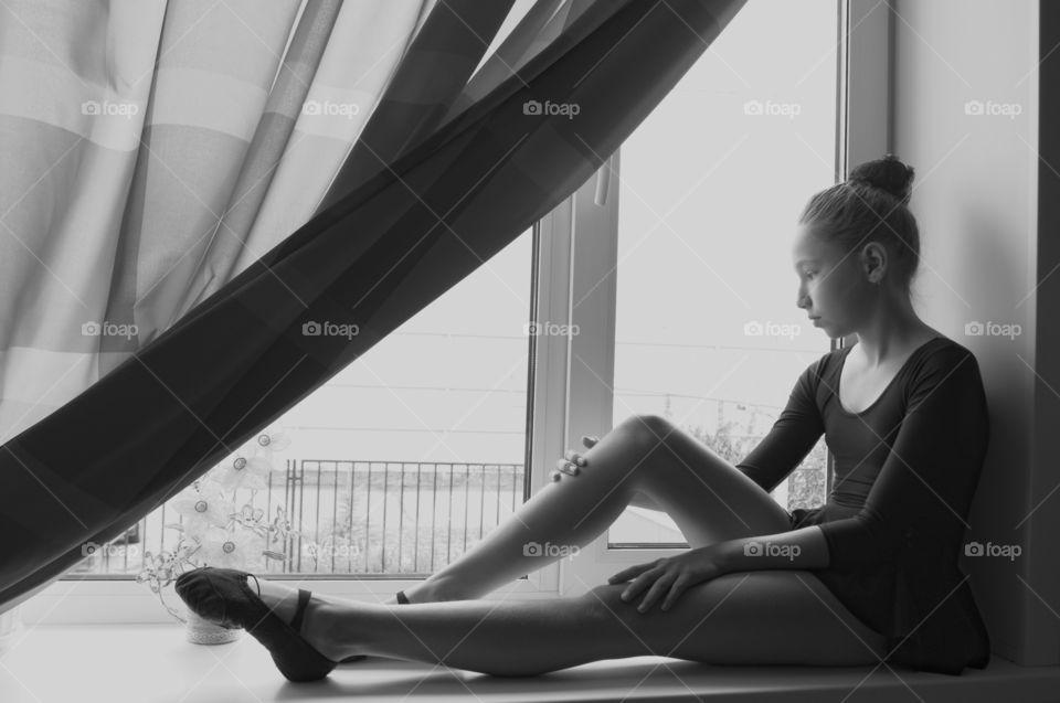 rest by the window. Gumnast.