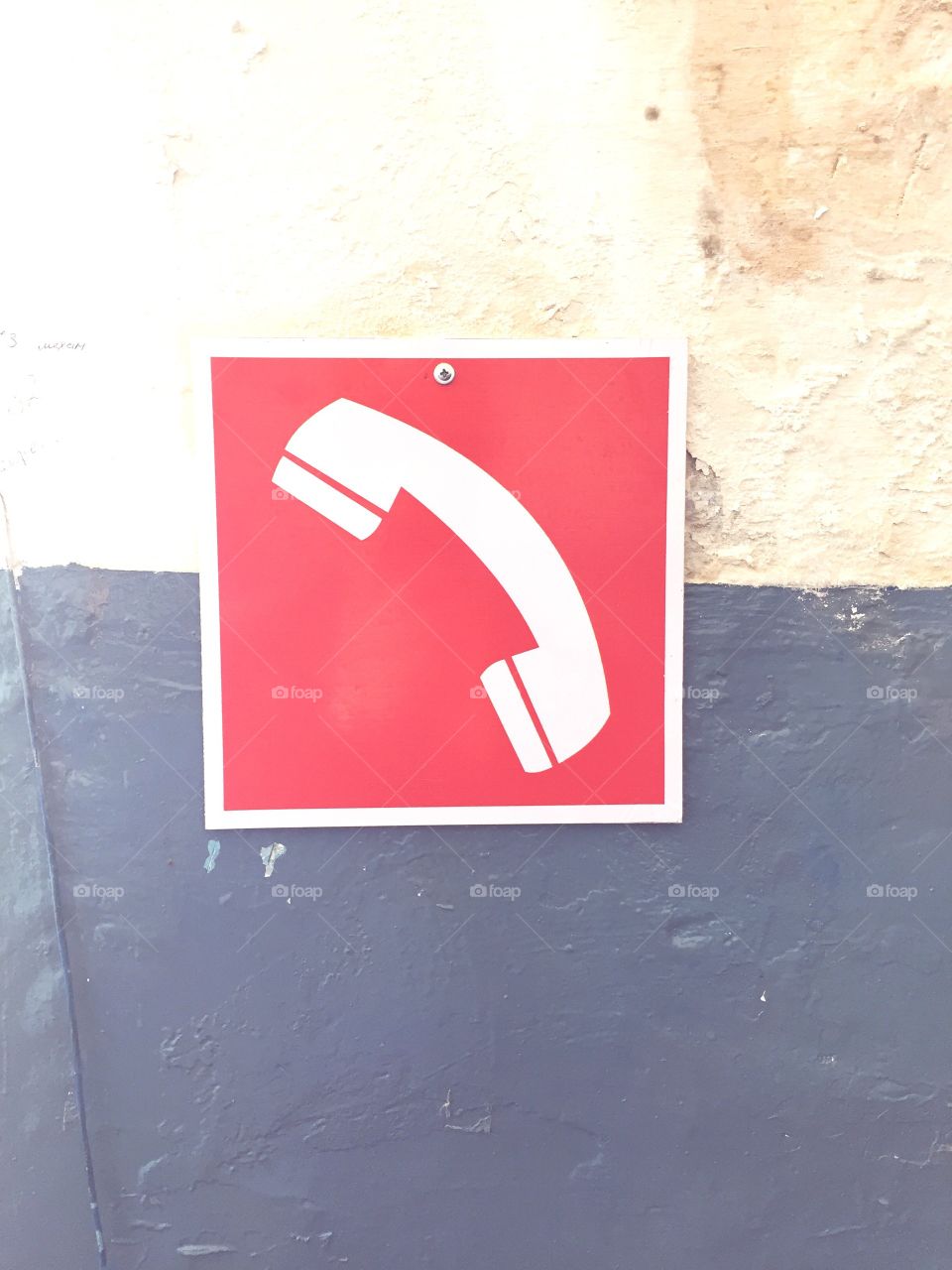 Receiver sign on wall