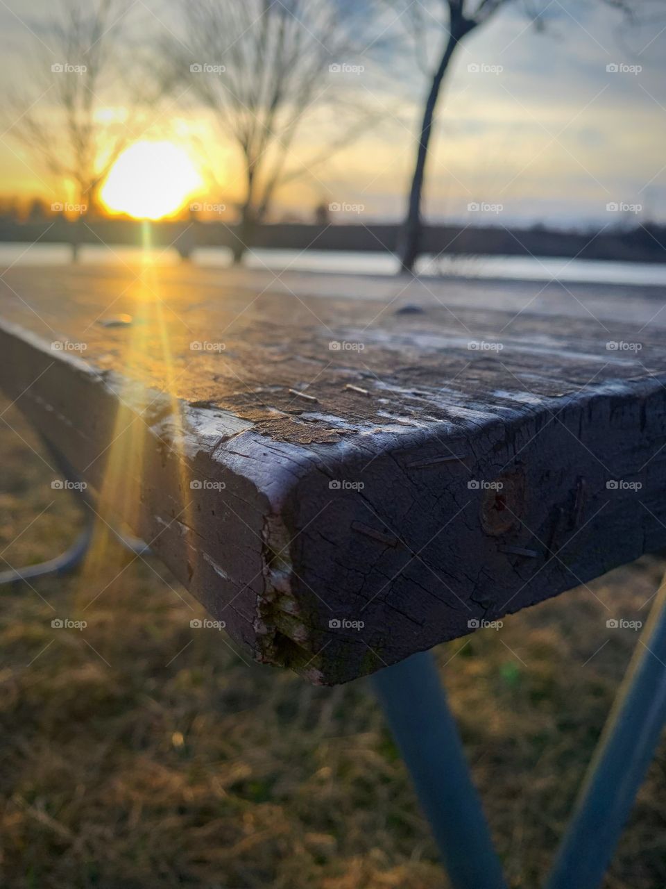 Sunrise and the table are best friends 