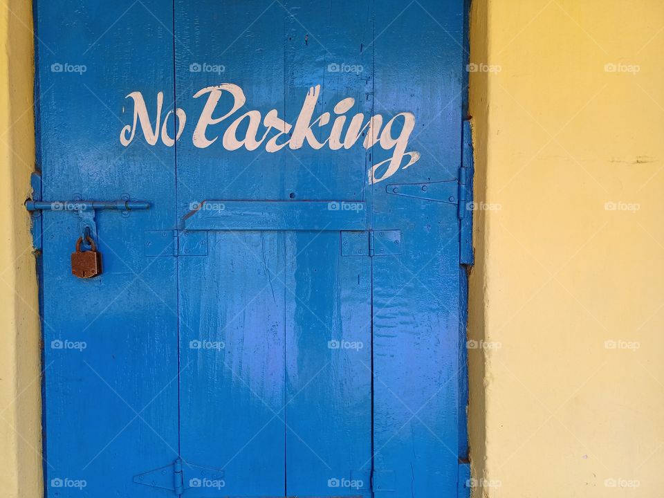 No Parking bord in front of the door