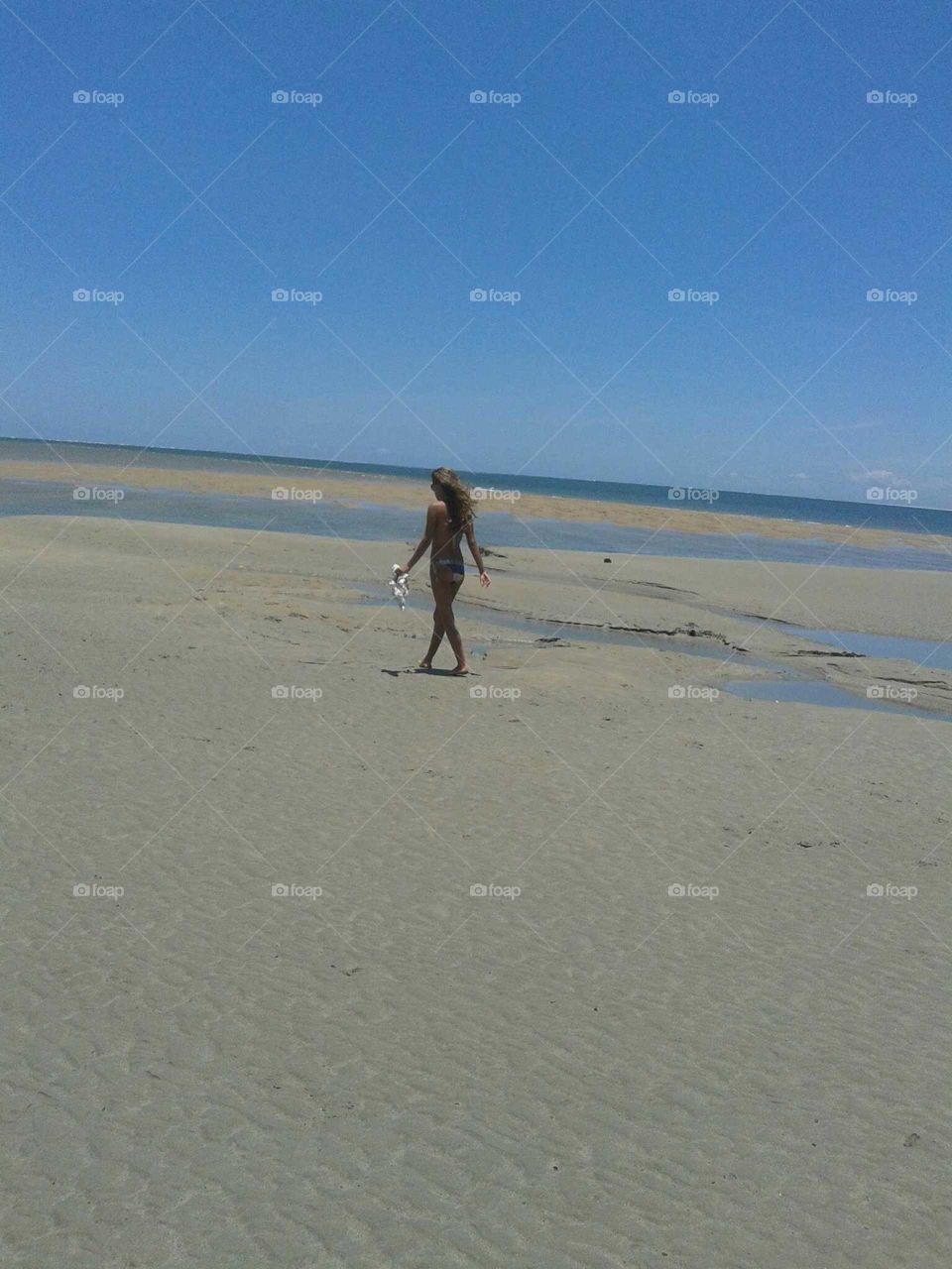 andando na praia