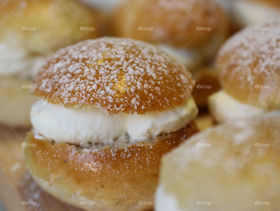 Mini semlor, mini pastry.