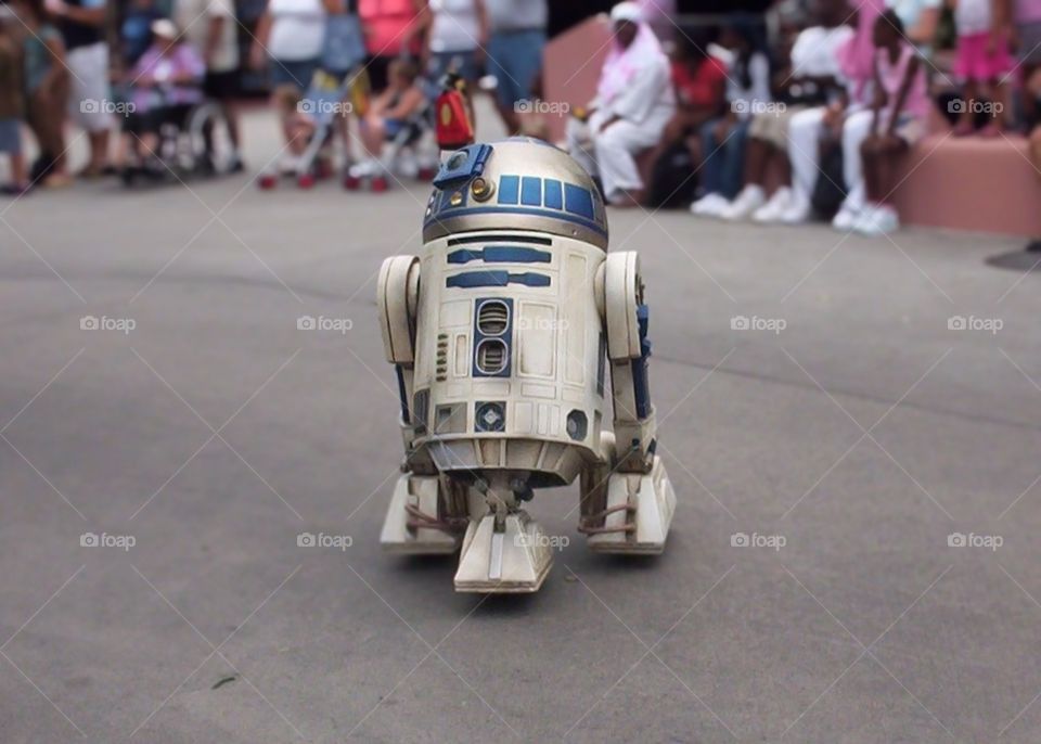 WDW Parade - R2-D2