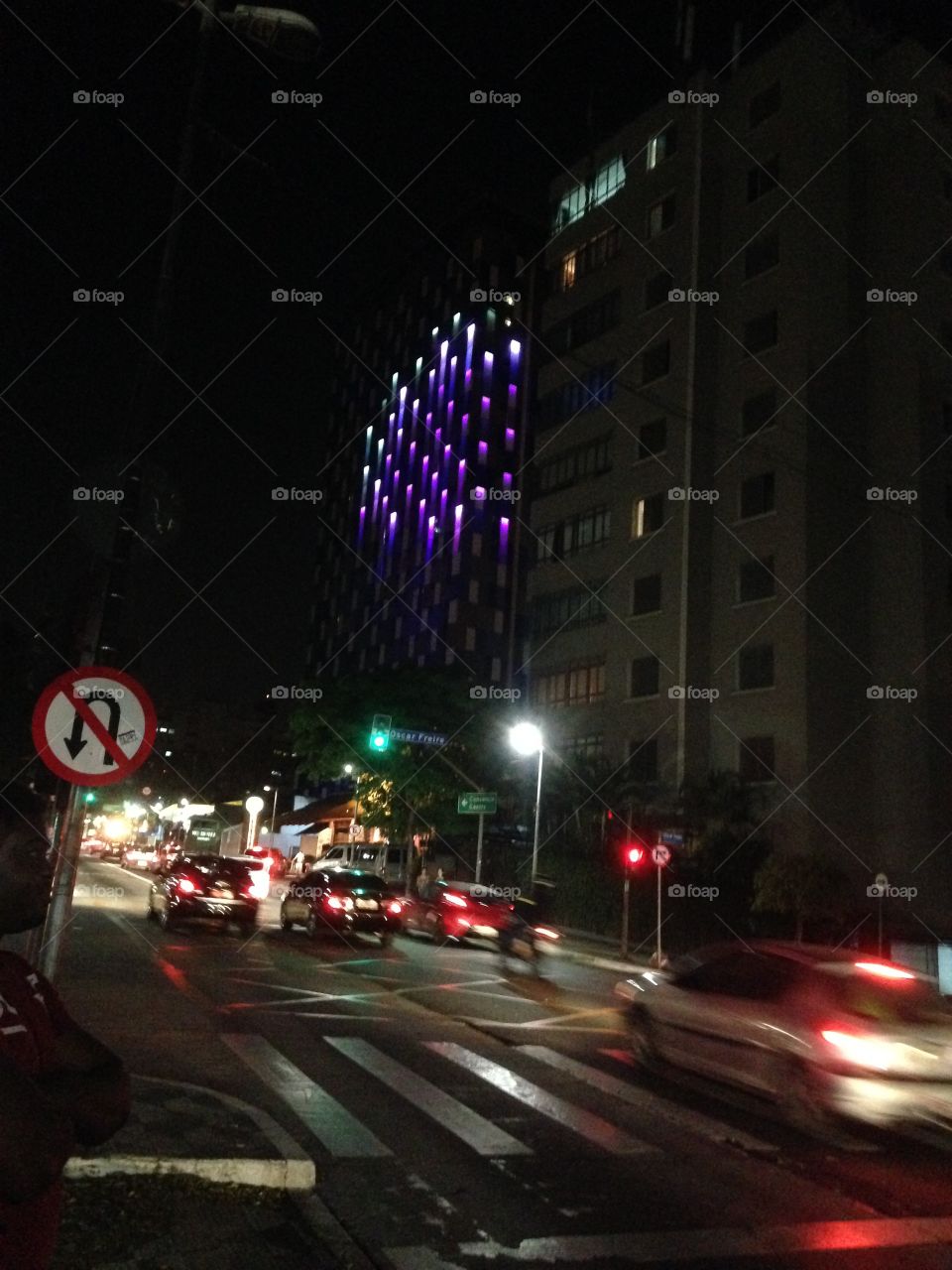 Av Rebouças em São Paulo à noite