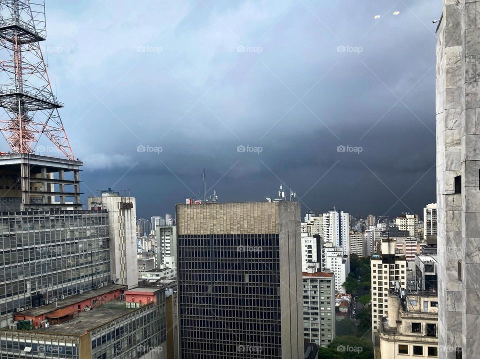 A chuva vem chegando na Capital!
Que venha mansa, aqui no alto da Paulista.
📸
#FOTOGRAFIAéNOSSOhobby
#landscapes #paisagem #rain #natureza 