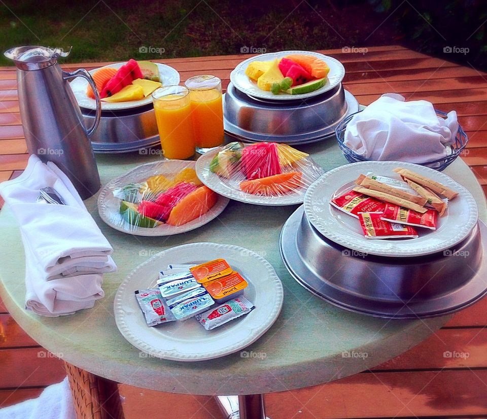 Breakfast is served  . Al fresco breakfast on the last day of vacation 