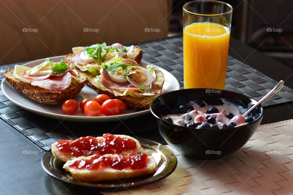 Close-up of sandwich with glass of juice