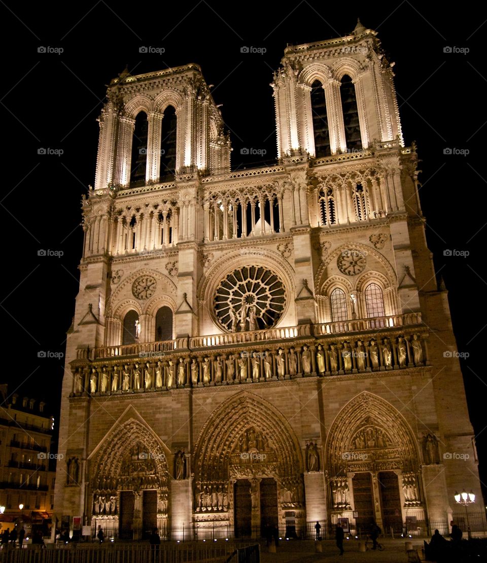 Close front of Notre Dame