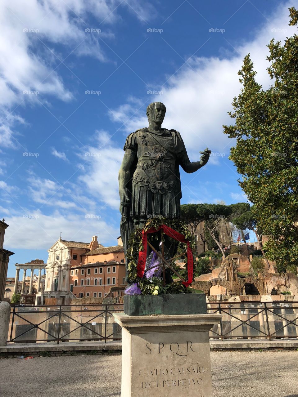 Caesar ‘s Statue