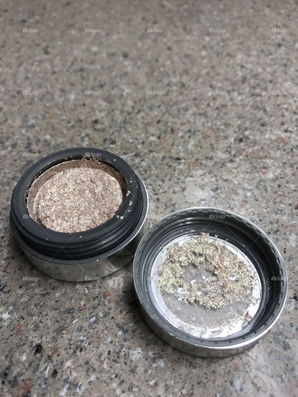 Dried up glitter powder eye make up