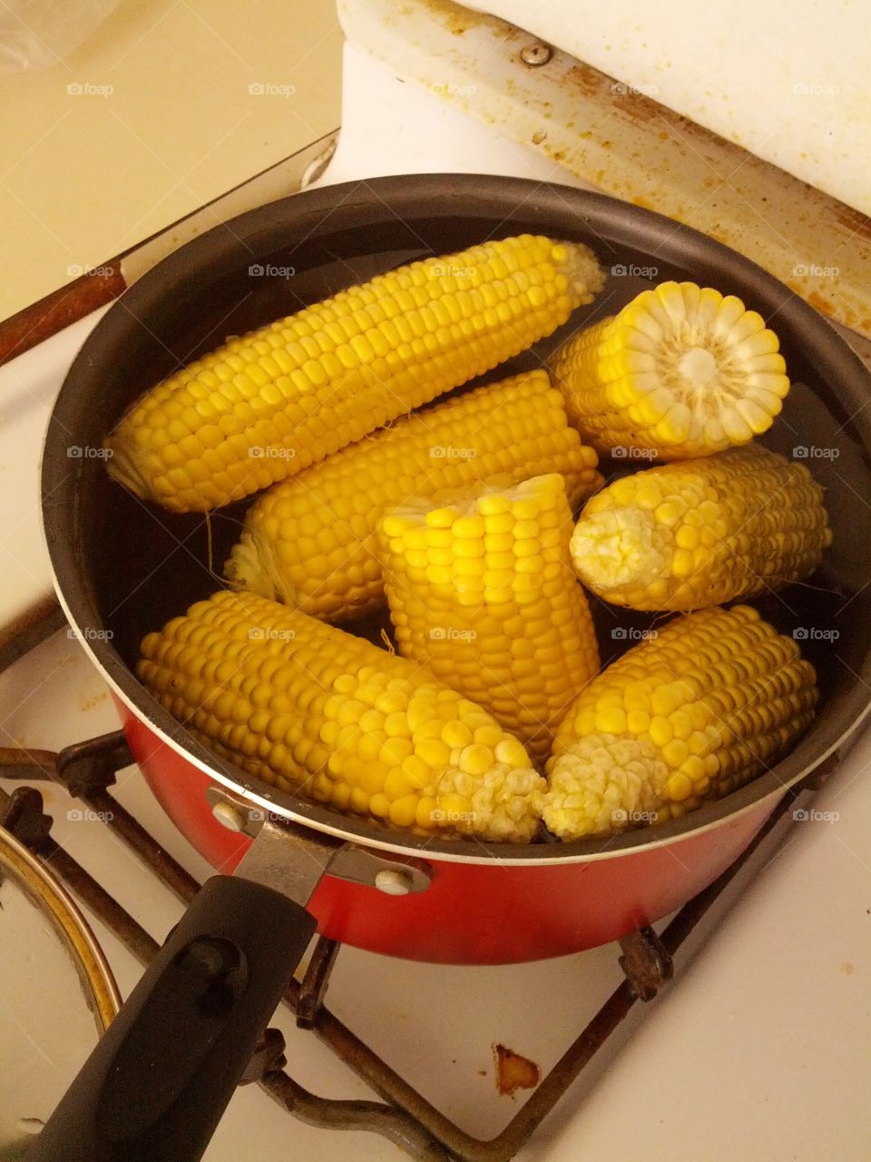 Boiling corn