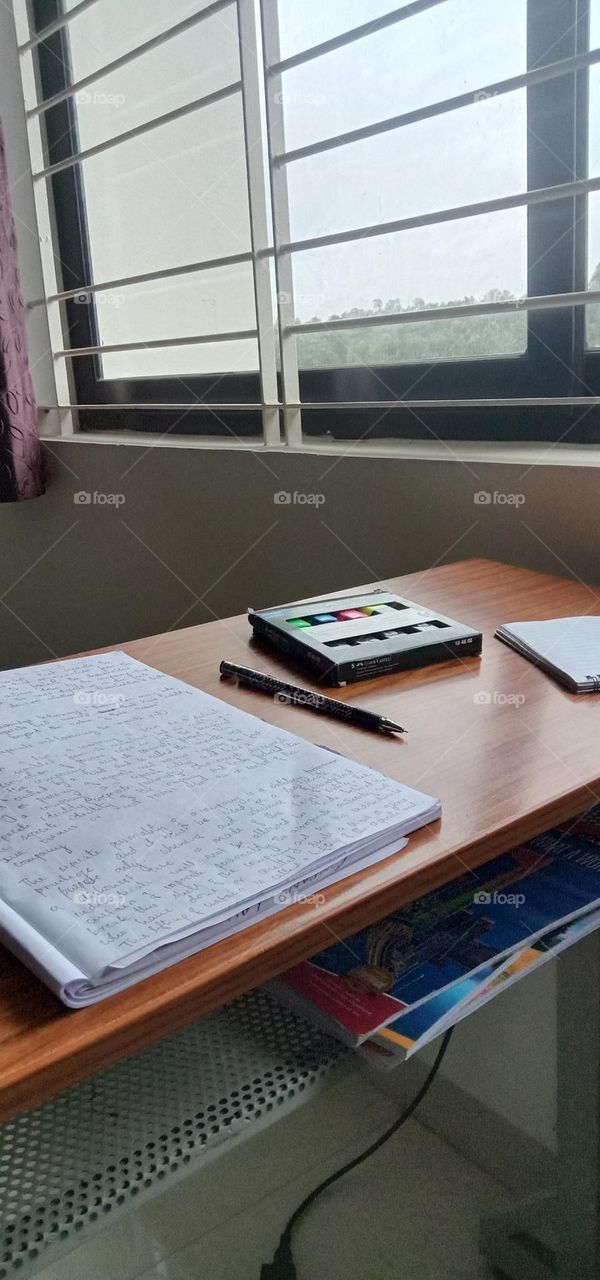 Looks like table of a studios student,😌💗🧿