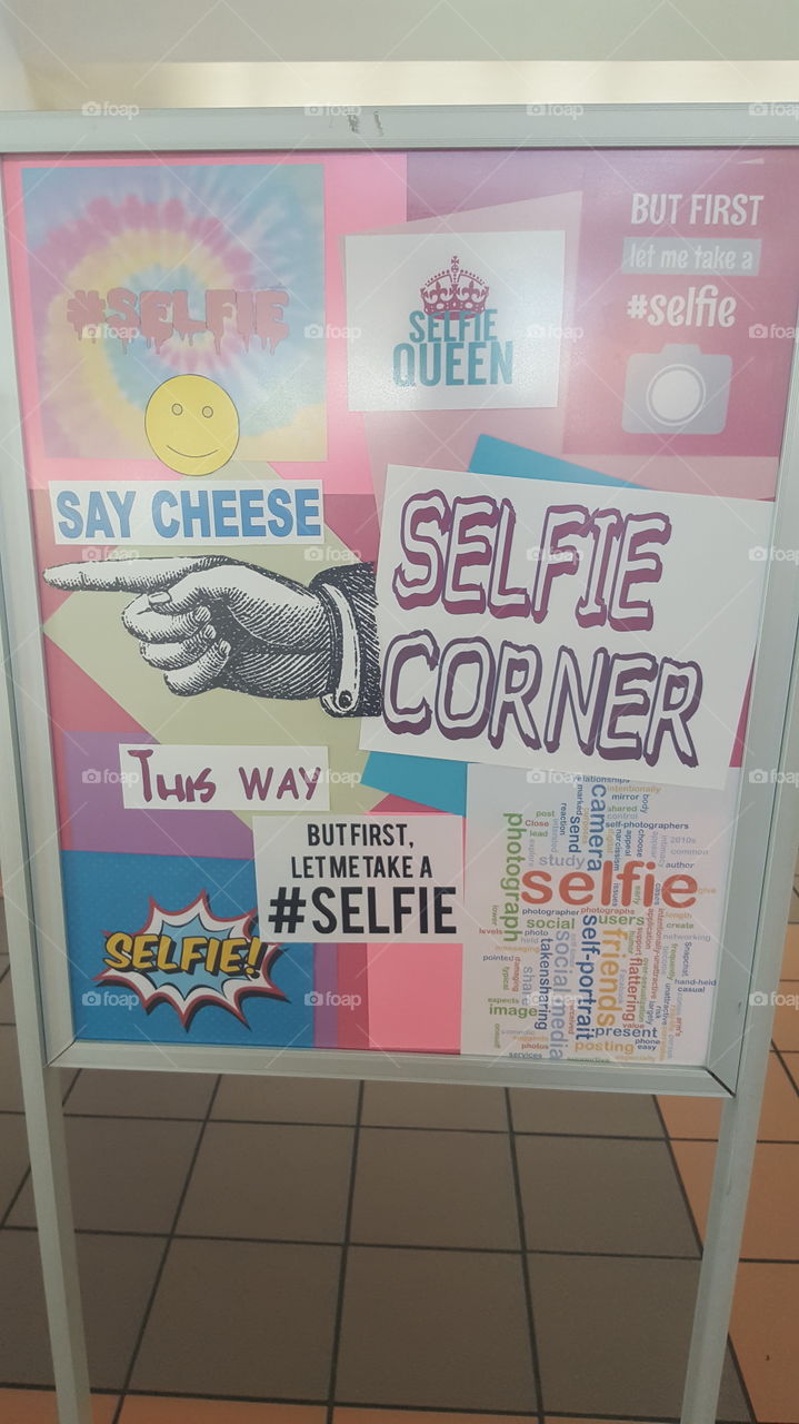 To cute Selfie Sign