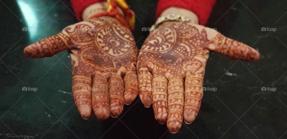 bride Hindu hands