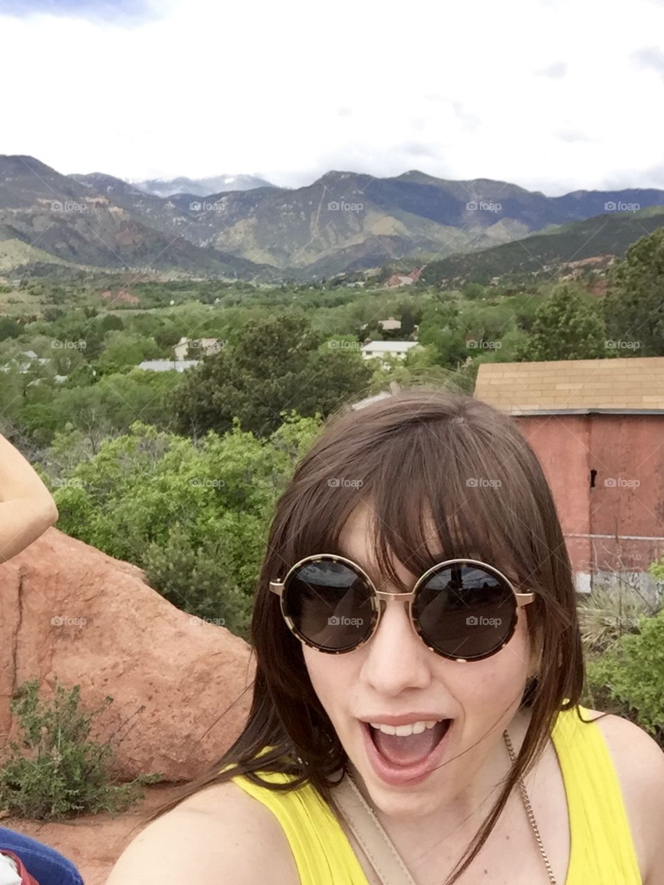 Selfie with the beautiful mountains in Manitou Springs, Colorado. I’m wearing my Raen sunnies and a smile. 