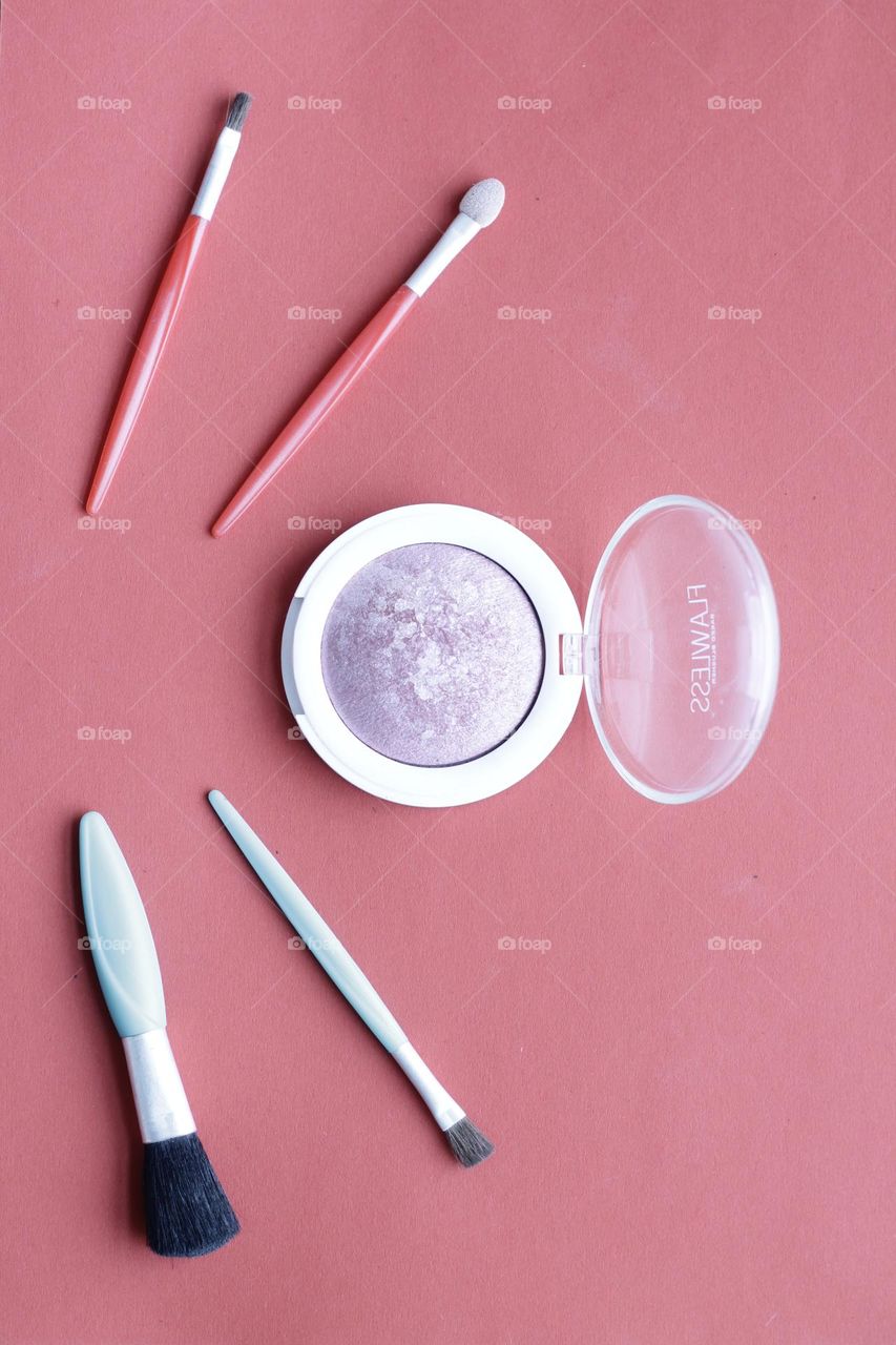 Make up, blush and brushes