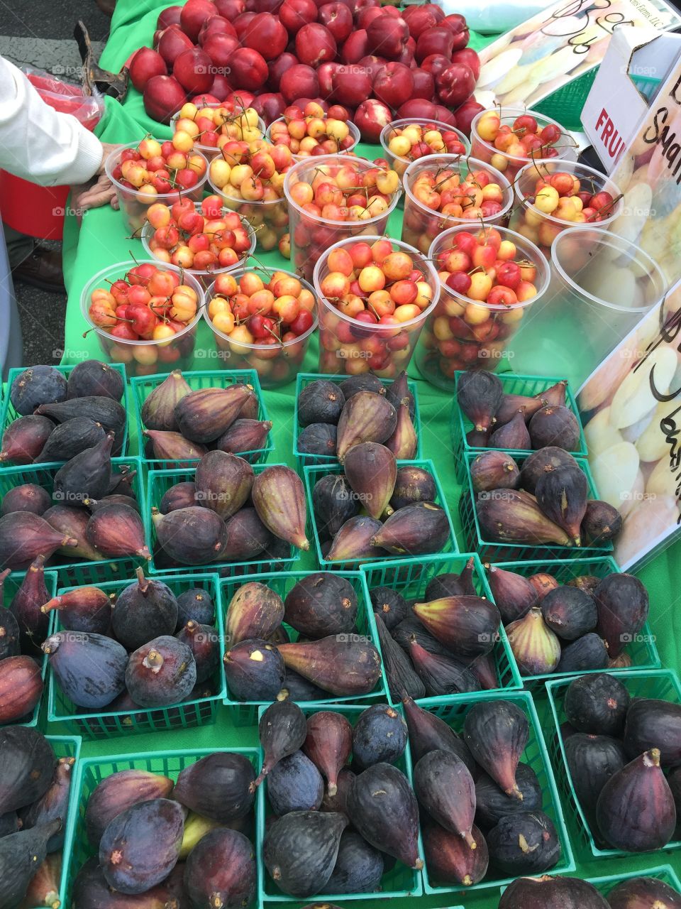 Fruits at the farmers market 