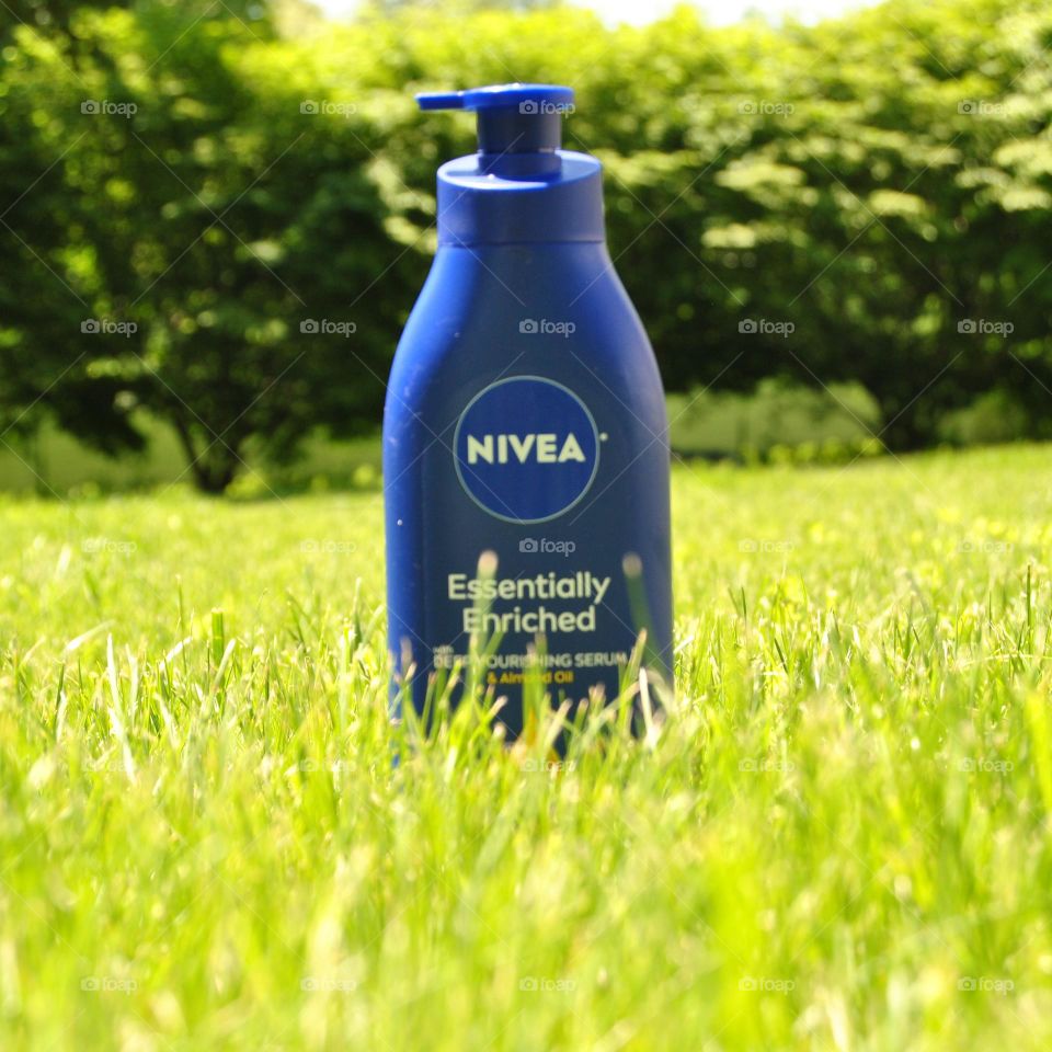 With Nivea Lotion  your skin always stays smooth 