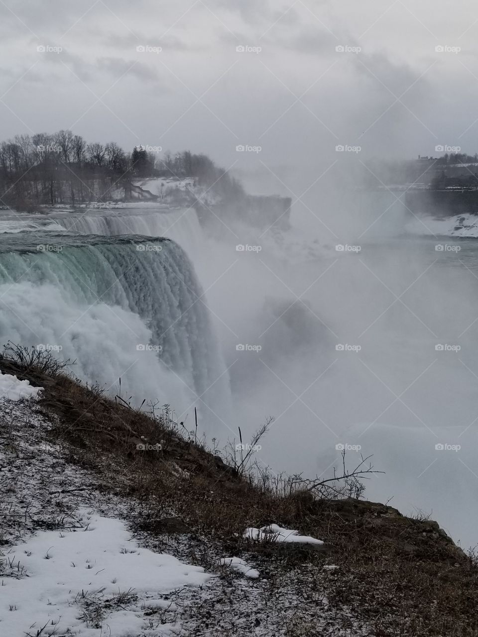 Niagara Falls in early spring