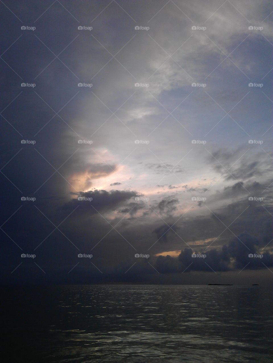 dramatic sunset over the beach.. beach, Sunset and dráma ön the trening sky